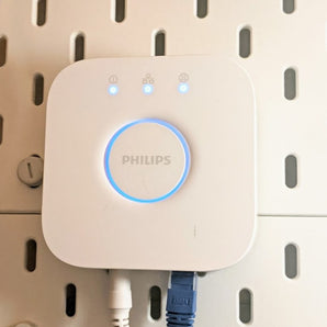 Nástěnný držák Philips Hue Hub V2.1 Skadis