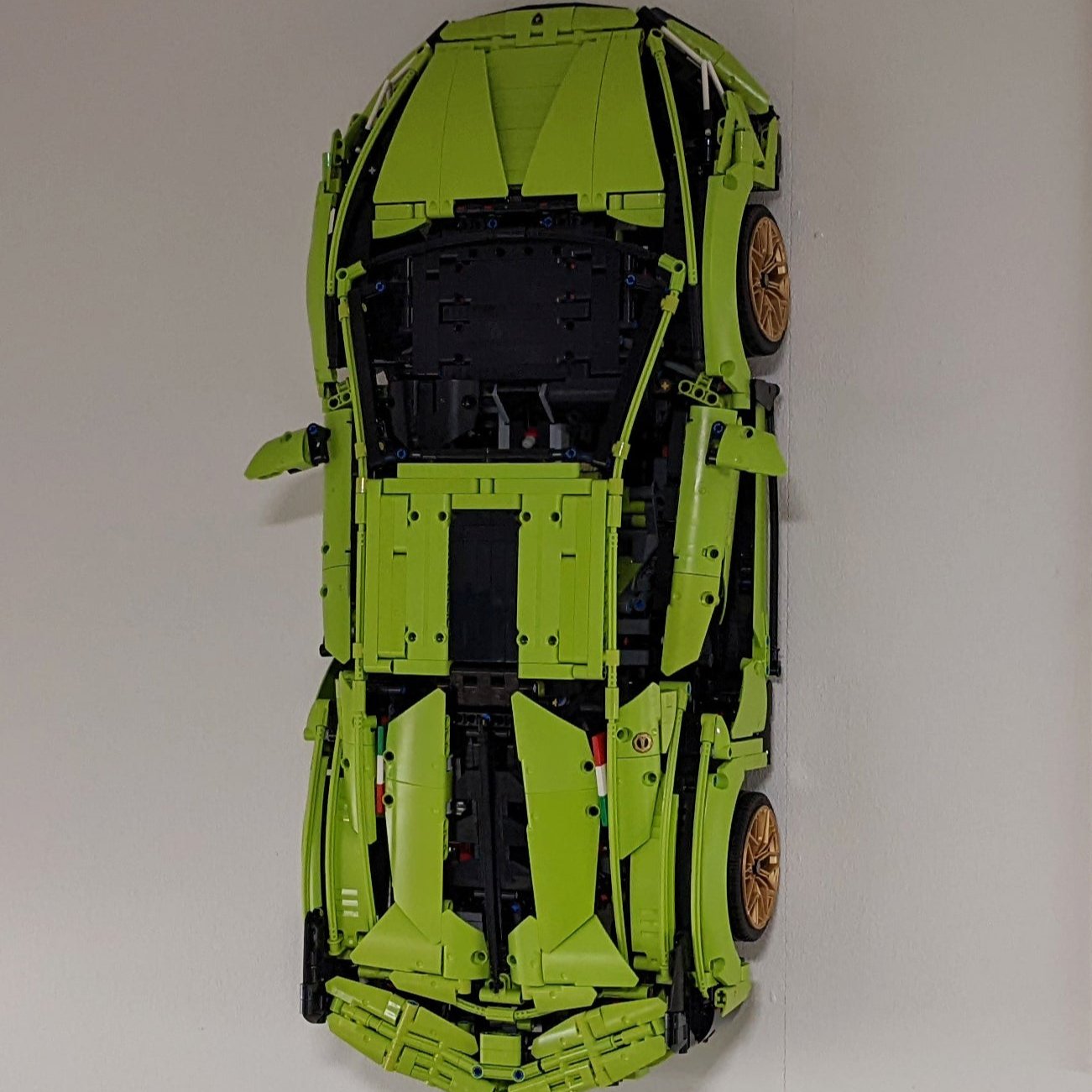 Nástěnný držák pro LEGO Lamborghini Sián FKP 37