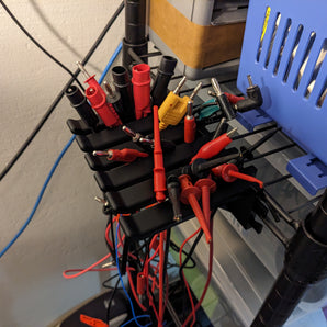Testovací kabel a držák kabelů pro HDX drátěné police
