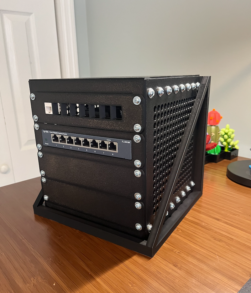 Nástěnná montáž/police pro Mini serverový rack