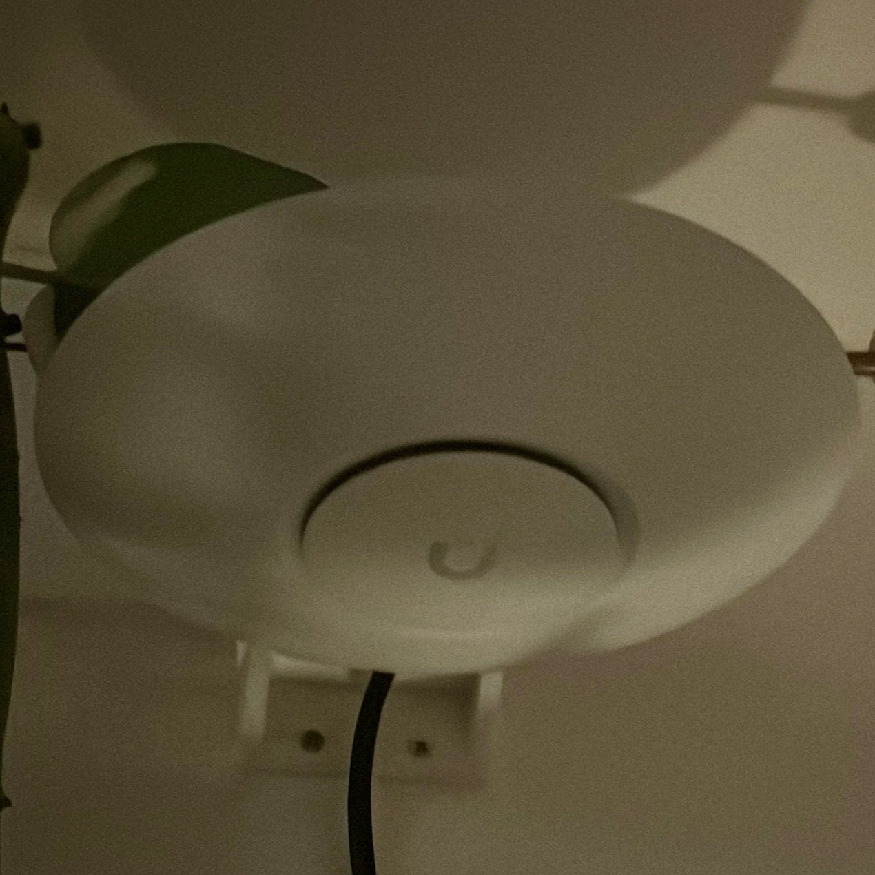 Ubiquiti Unifi U6+ montáž na zeď