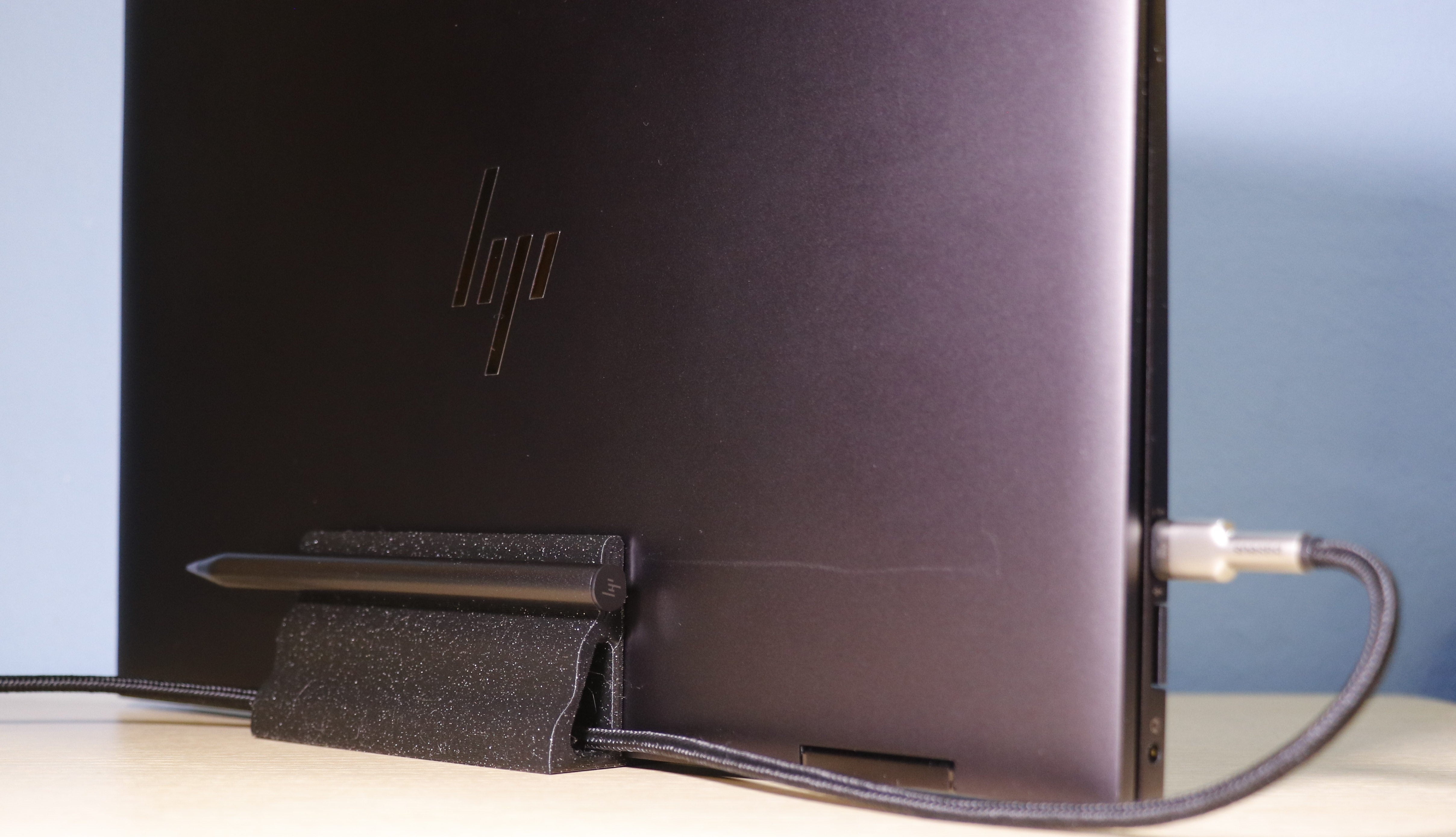 Stojan pro notebook HP Envy x360 13/15 s magnetickým držákem pera
