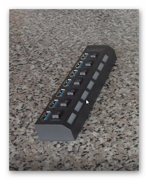 Podlahový držák pro Tumao 7portový rozbočovač USB 3.0