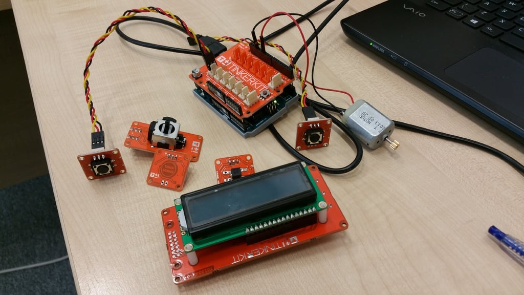 Senzor Tinkerkit a držák Arduino Uno
