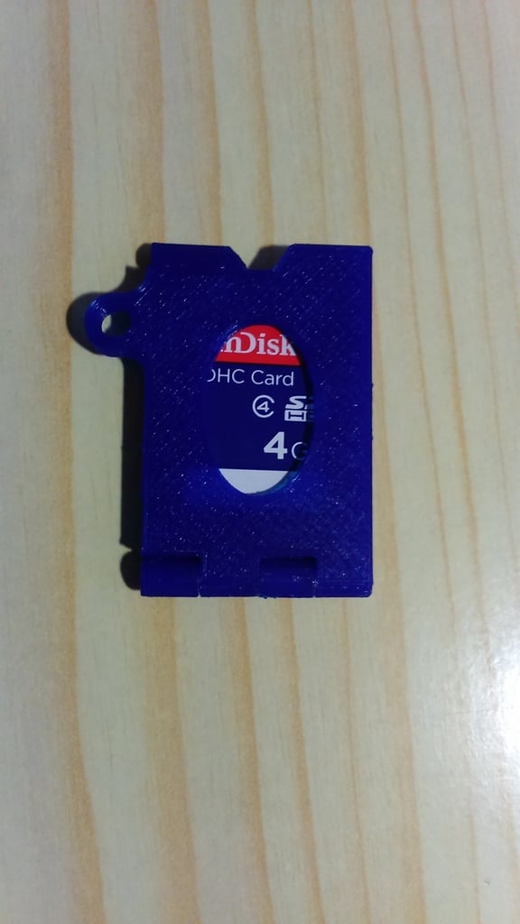 Pouzdro na SD kartu s kroužkem na klíče a integrovaným pantem