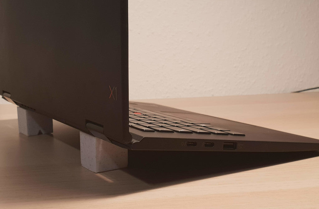 Jednoduchý stojan na notebook s prouděním vzduchu