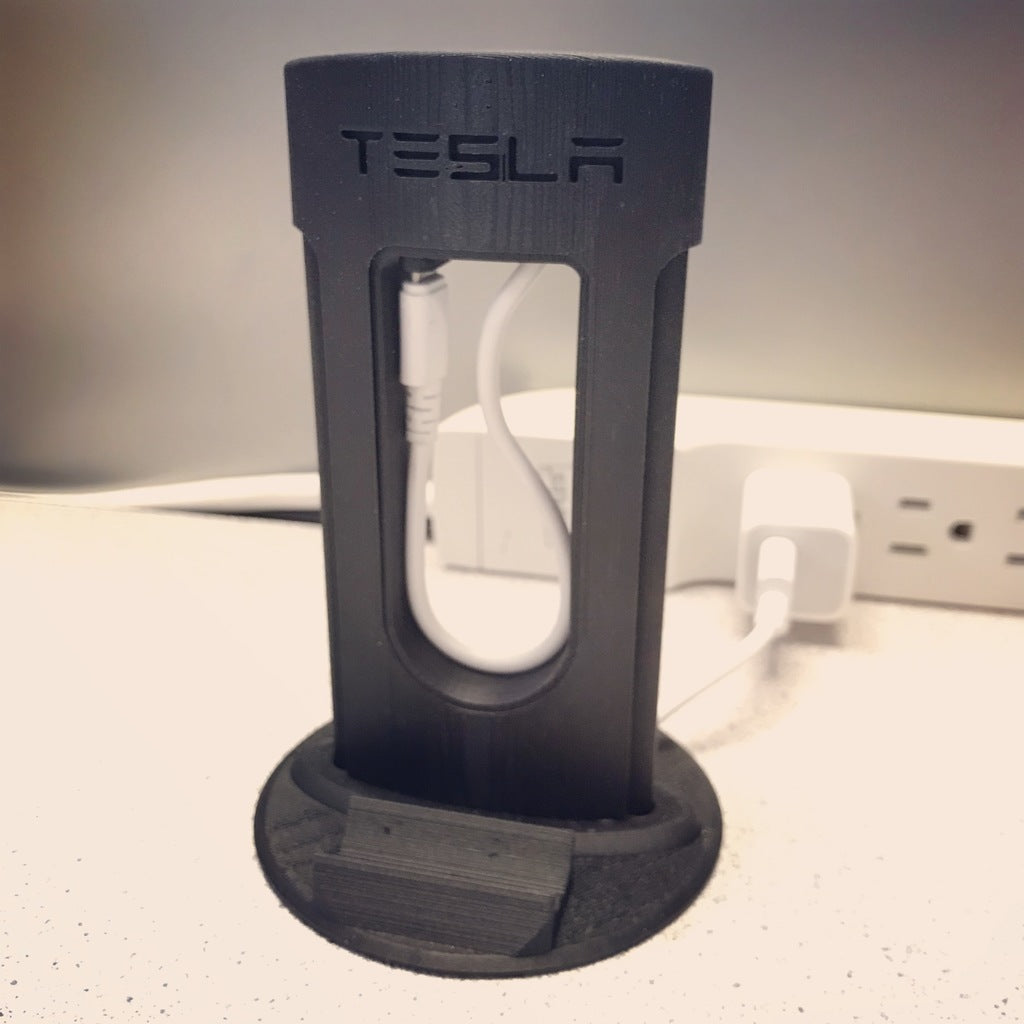 Nabíječka telefonu Tesla pro stolní průchodku