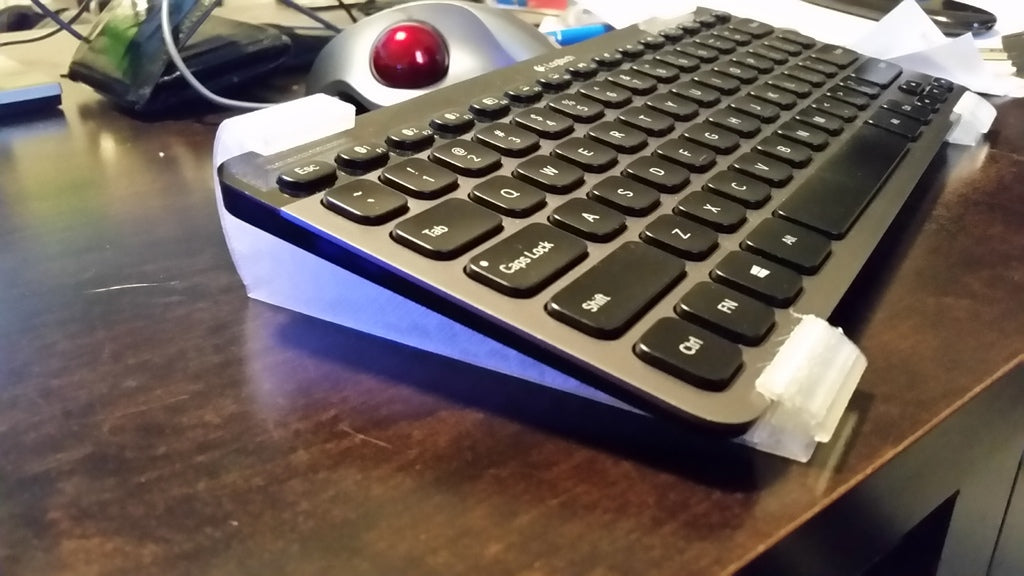 Výklopný stojan pro Bluetooth klávesnici Logitech K810