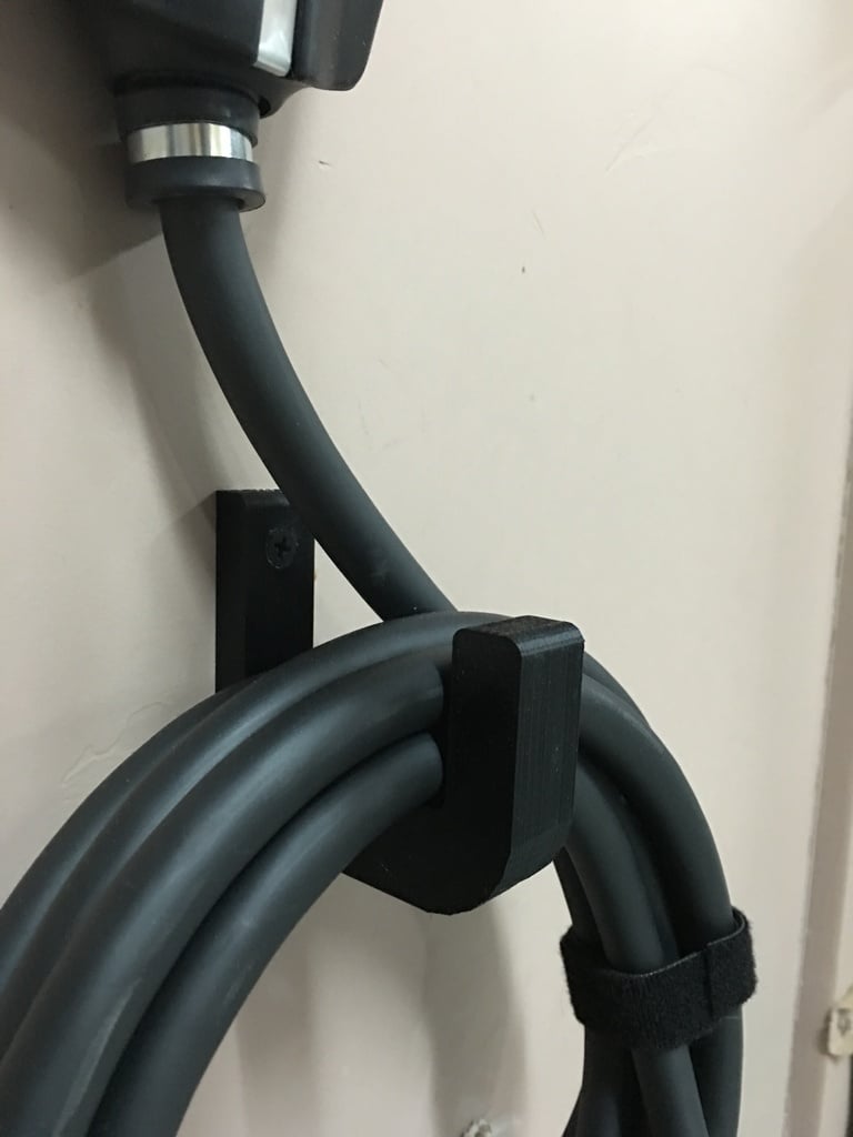 Velký nástěnný hák pro nabíjecí kabel Tesla a držák hadice
