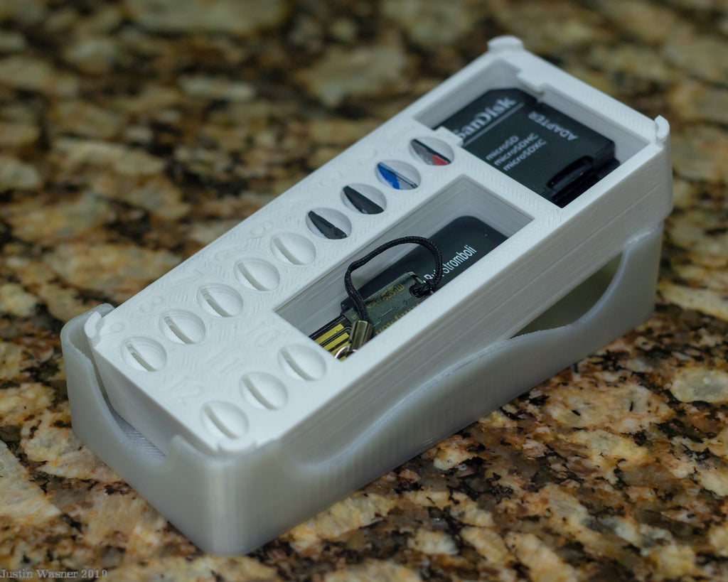 Držák karet SD a Micro SD s malým úložným prostorem