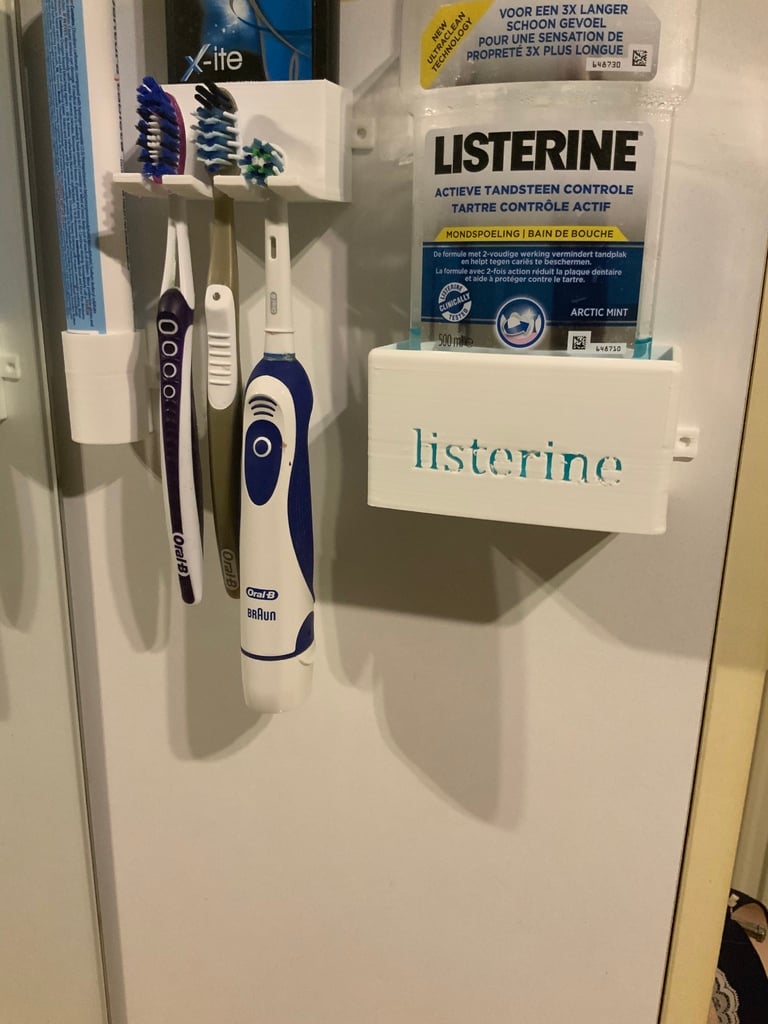 Koupelnový organizér na zubní kartáček a ústní vodu