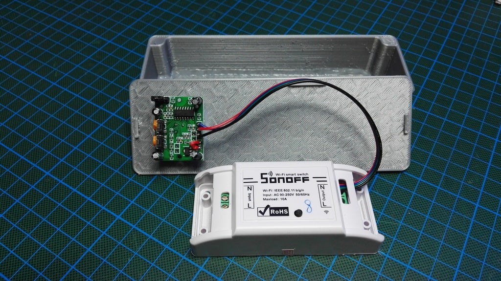 Nástěnná skříň pro Sonoff Basic s PIR senzorem