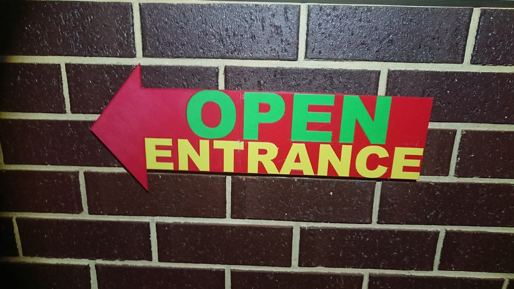Otevřený uzavřený vchod znamení