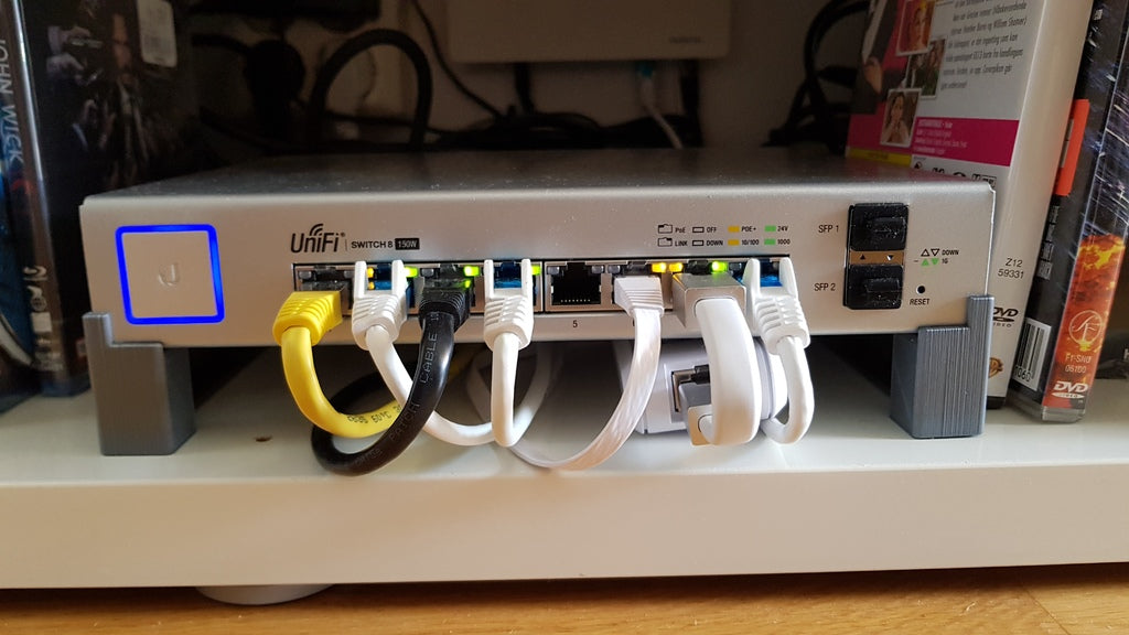 Držák Ubiquiti UniFi Switch 8 150w s prostorem pro Cloud Key