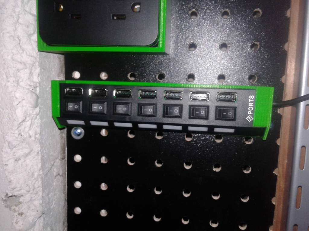 7 Port USB Hub Mount