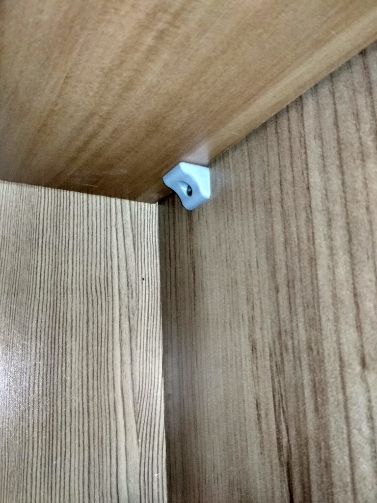 Jednoduché držáky polic pro nábytek IKEA