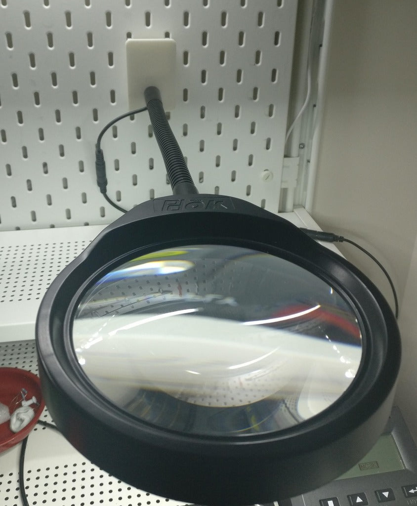 Lupa držák LED lampy pro IKEA Skadis Pegboard