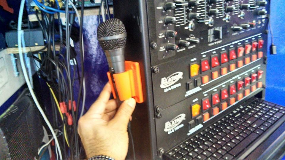 Držák mikrofonu pro montáž do racku