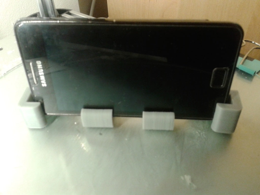 Držák na stěnu pro tablet/telefon s klipsy - tloušťka menší než 1,1 cm