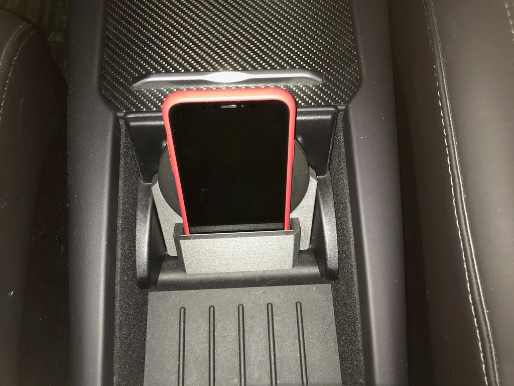 Středová konzolová základna Tesla Model-X pro iPhone a bezdrátovou nabíječku Qi