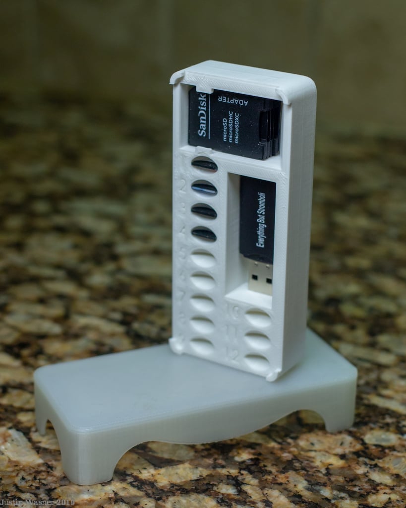 Držák karet SD a Micro SD s malým úložným prostorem