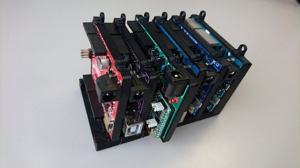 Montáž a štít držáku Arduino Uno