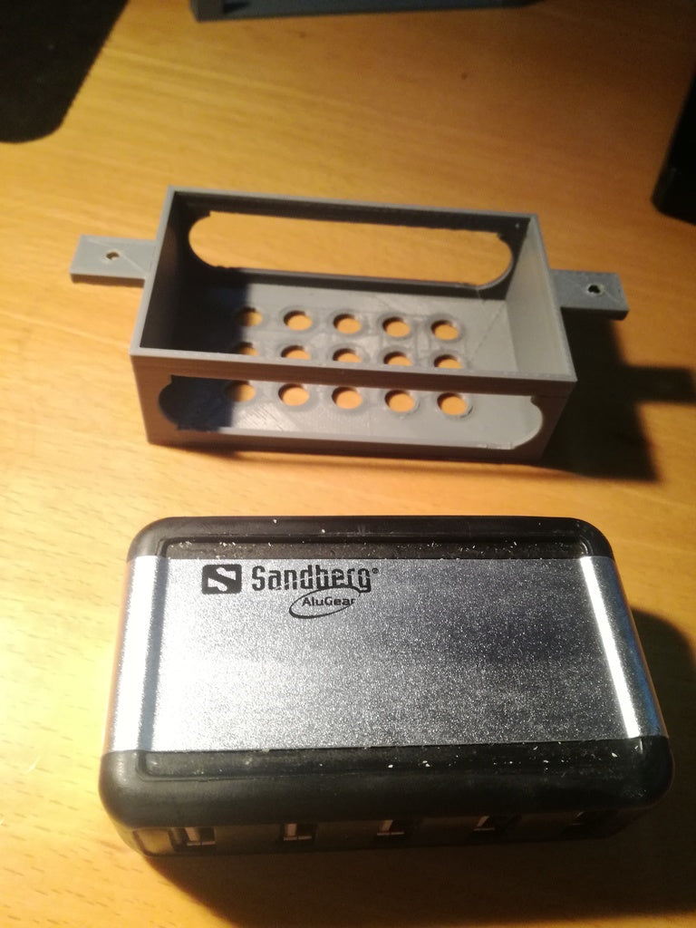 Nástěnný a stolní rozbočovač Sanberg USB Hub