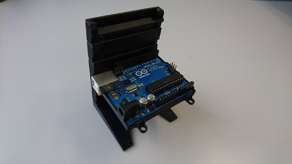 Montáž a štít držáku Arduino Uno