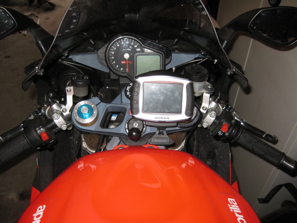 Držák GPS vidlice Garmin Zumo 550 na motocykl