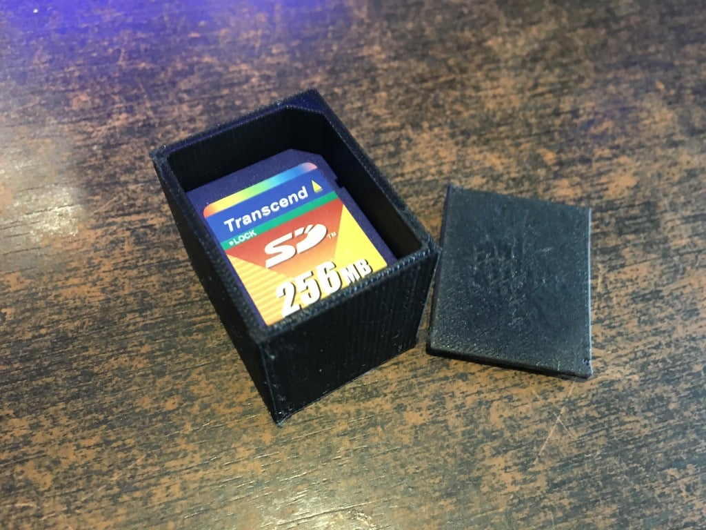 Jednoduché pouzdro na SD kartu s víkem