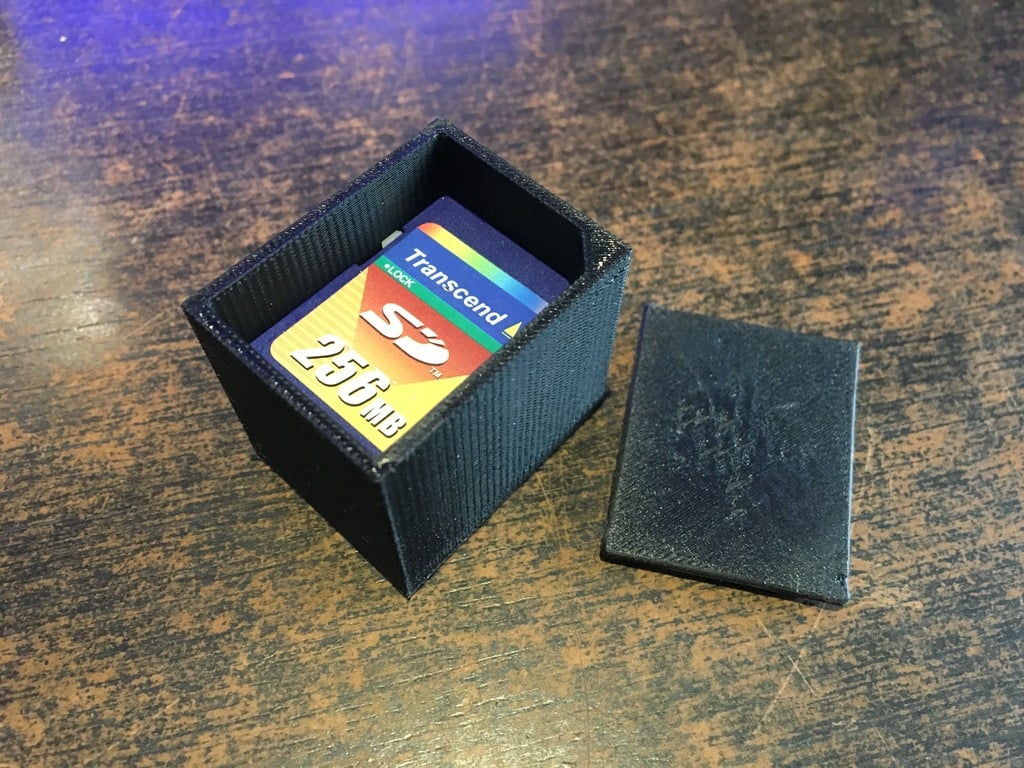 Jednoduché pouzdro na SD kartu s víkem