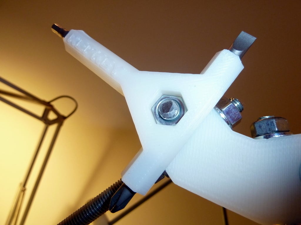 RepRap Prusa Mendel RepKey: 3D tištěný klíč a šroubovák s maticí M8