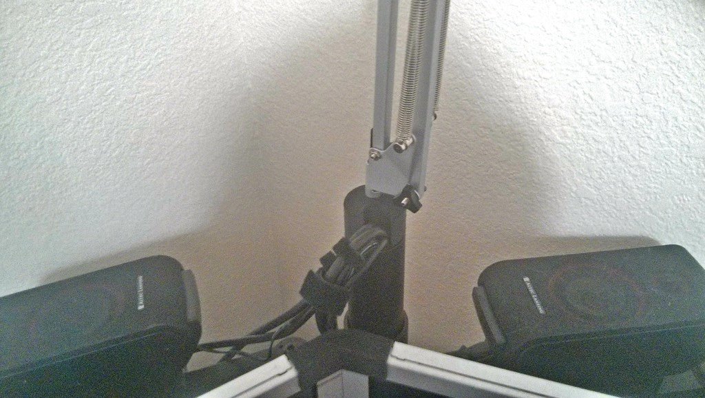 Adaptér pro montáž svítidla IKEA Tertial na &quot;Mount It!&quot; stojan na monitor