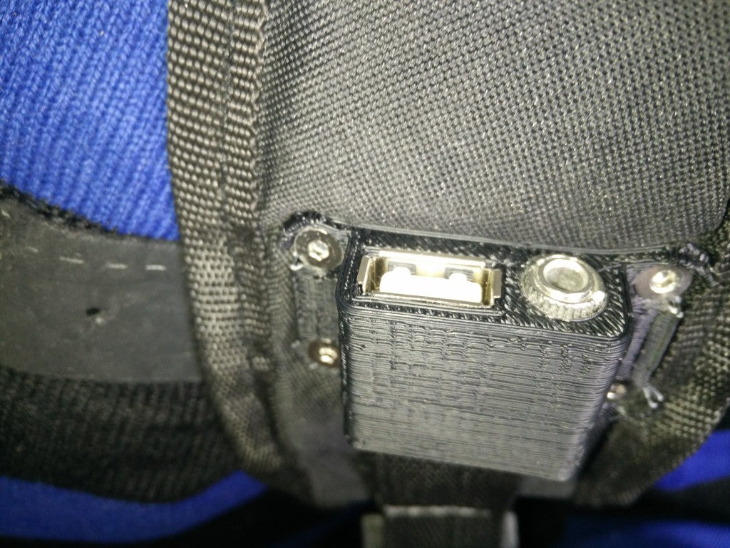 Popruhy na batoh s porty USB a 3,5 mm Jack pro nabíjení a zvuk
