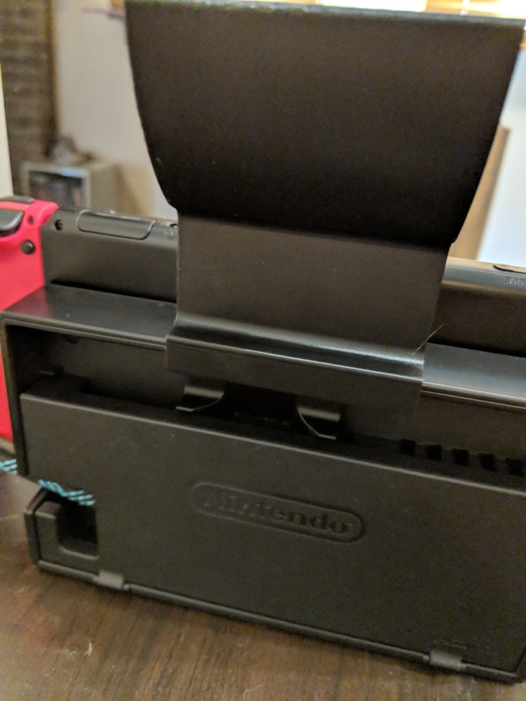 Dokovací stojan pro ovladač Nintendo Switch Pro se sloty pro ukládání her
