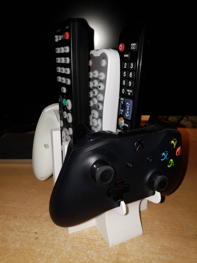 Stojan na dálkové ovládání a držák ovladače Xbox 360, Xbox One