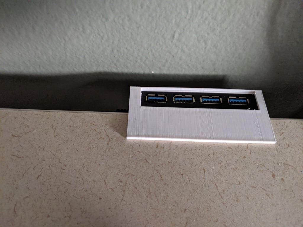 Držák USB hubu pro montáž na stůl