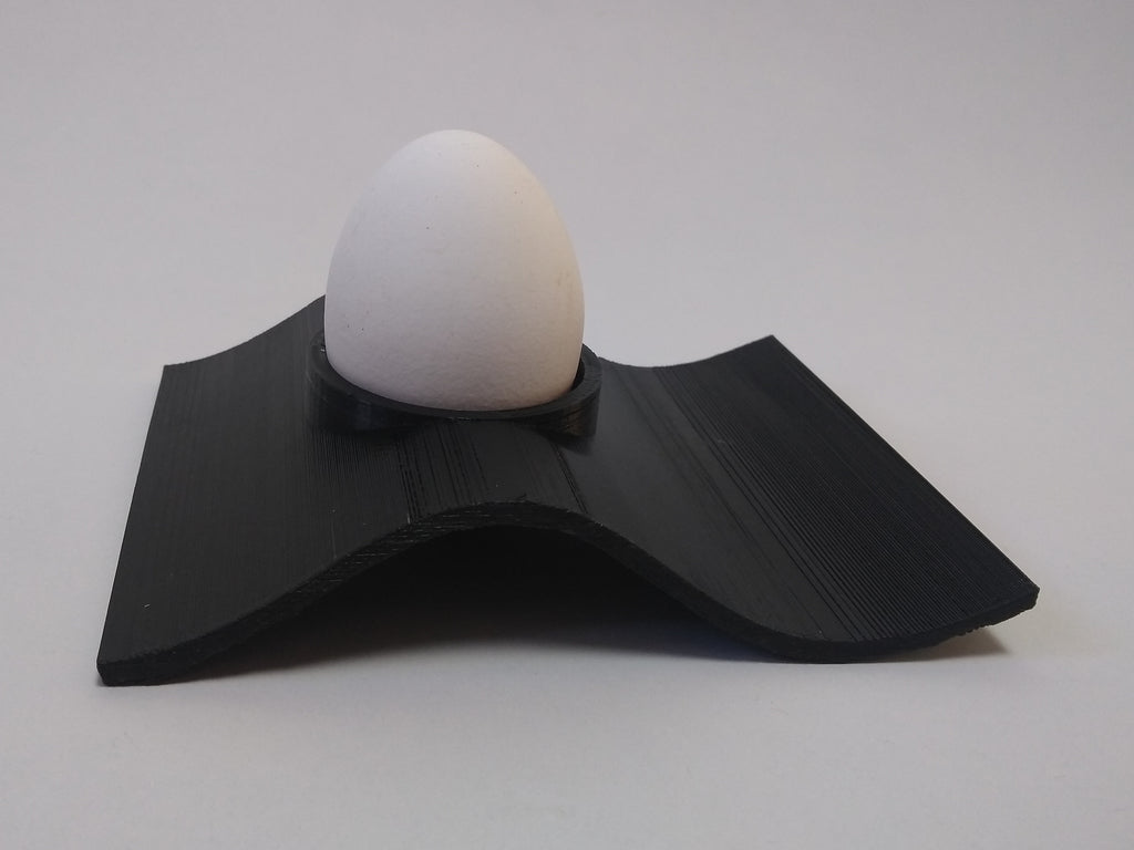 Kalíšek na vejce ve tvaru vlny v moderním designu