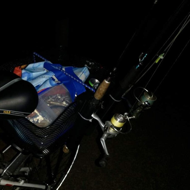 Držák rybářského prutu na košík na kolo pro kempování a výlety na kole
