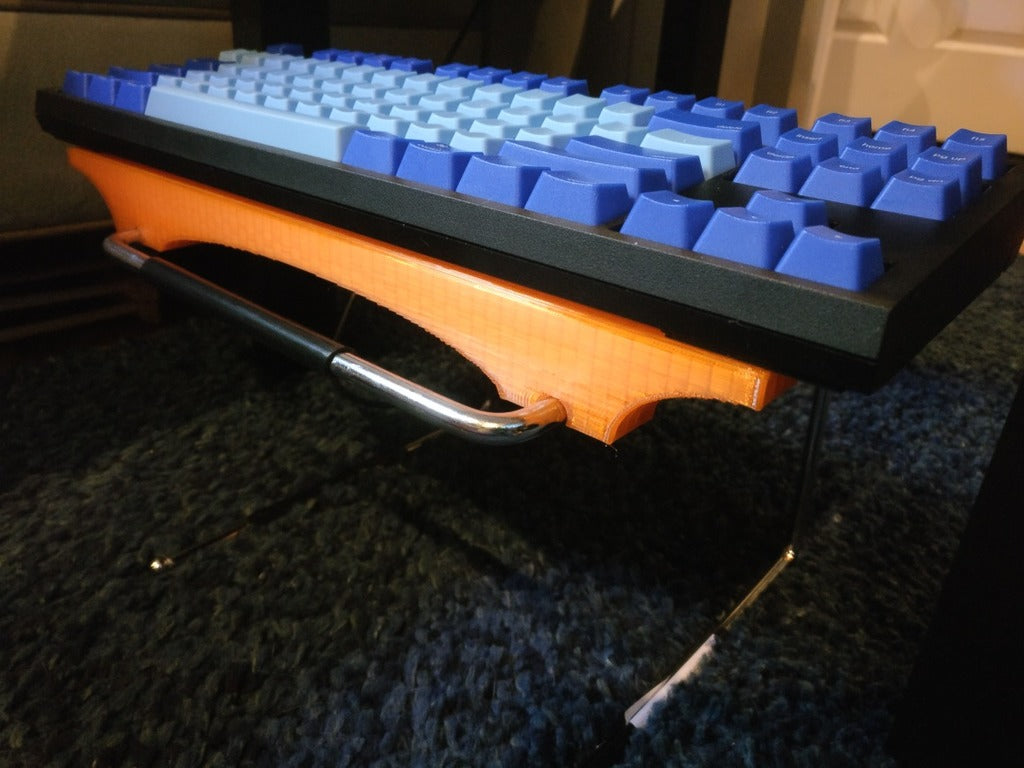 Přizpůsobitelný stojan na klávesnici pro podlahový stůl