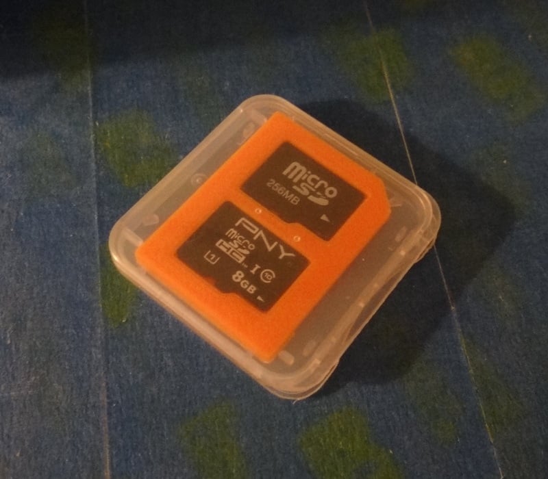 Adaptér pouzdra na microSD kartu
