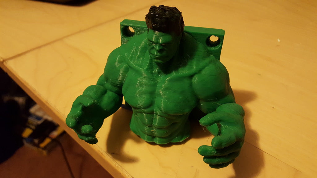 Hulk nástěnný držák pro kvadrokoptéru, dron, batoh, klobouk, kytaru atd.