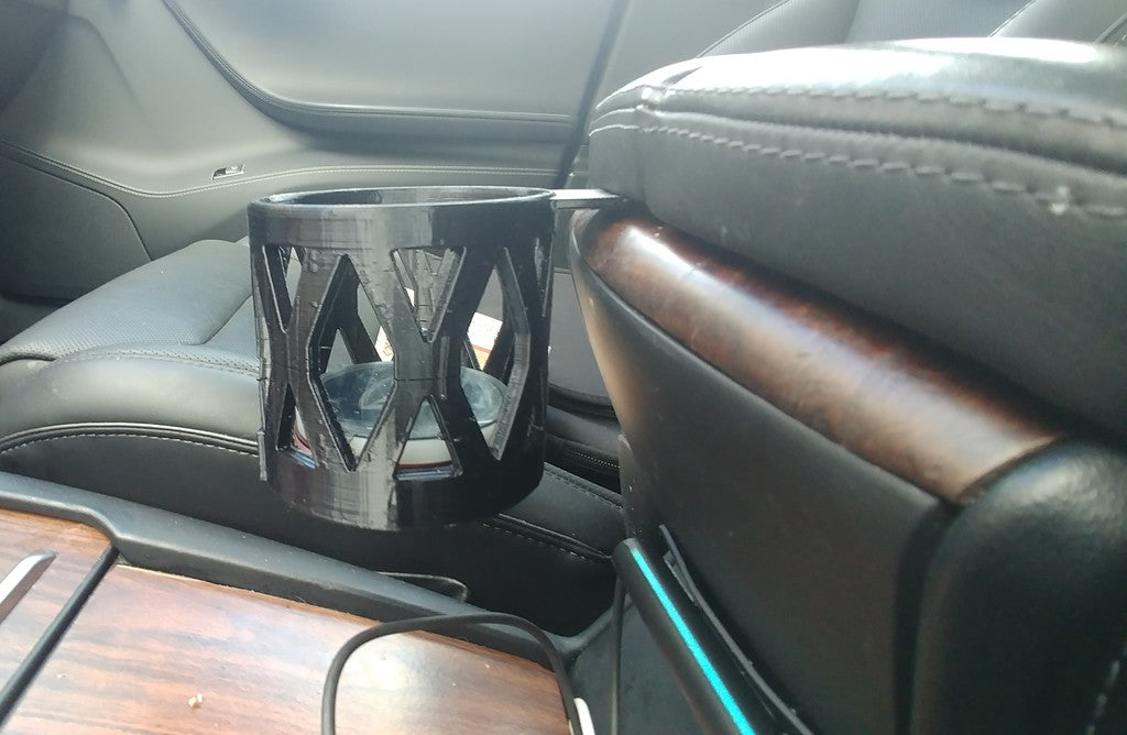 Tesla Model S prodloužený držák na poháry