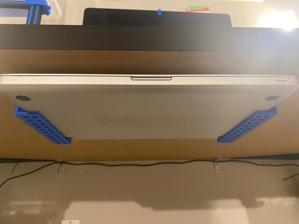 Držák pod stůl a na stěnu pro MacBook Pro