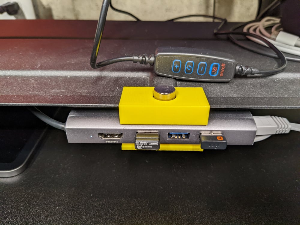 Anker Premium USB-C Hub Riser Clip s magnetem