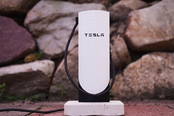 Model nabíječky telefonu Tesla V4 Supercharger