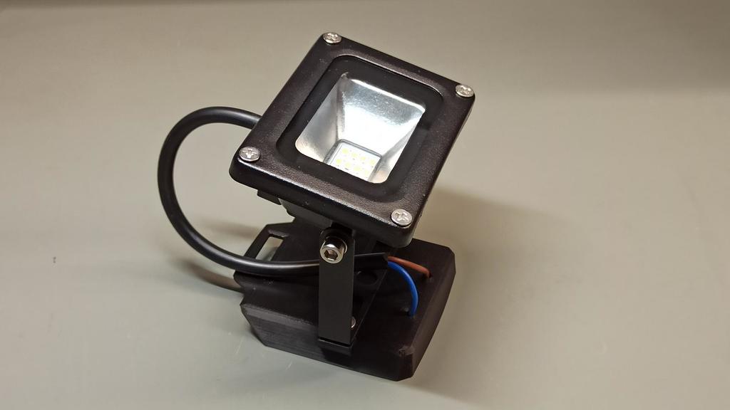 Parkside X20V Team LED 10W světlomet / pracovní lampa pro kempování a dílnu