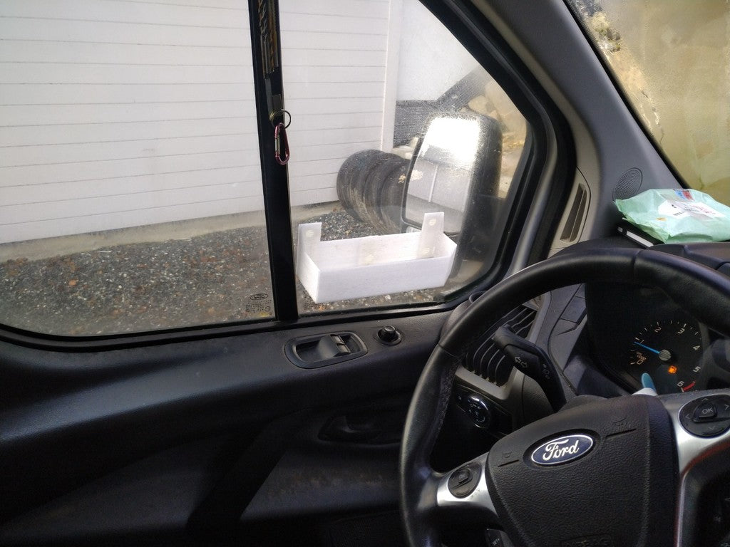 Ford Transit Vlastní okenní přihrádka