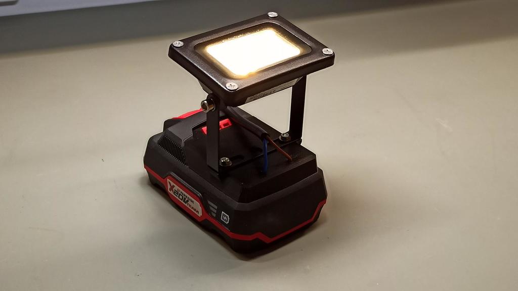 Parkside X20V Team LED 10W světlomet / pracovní lampa pro kempování a dílnu