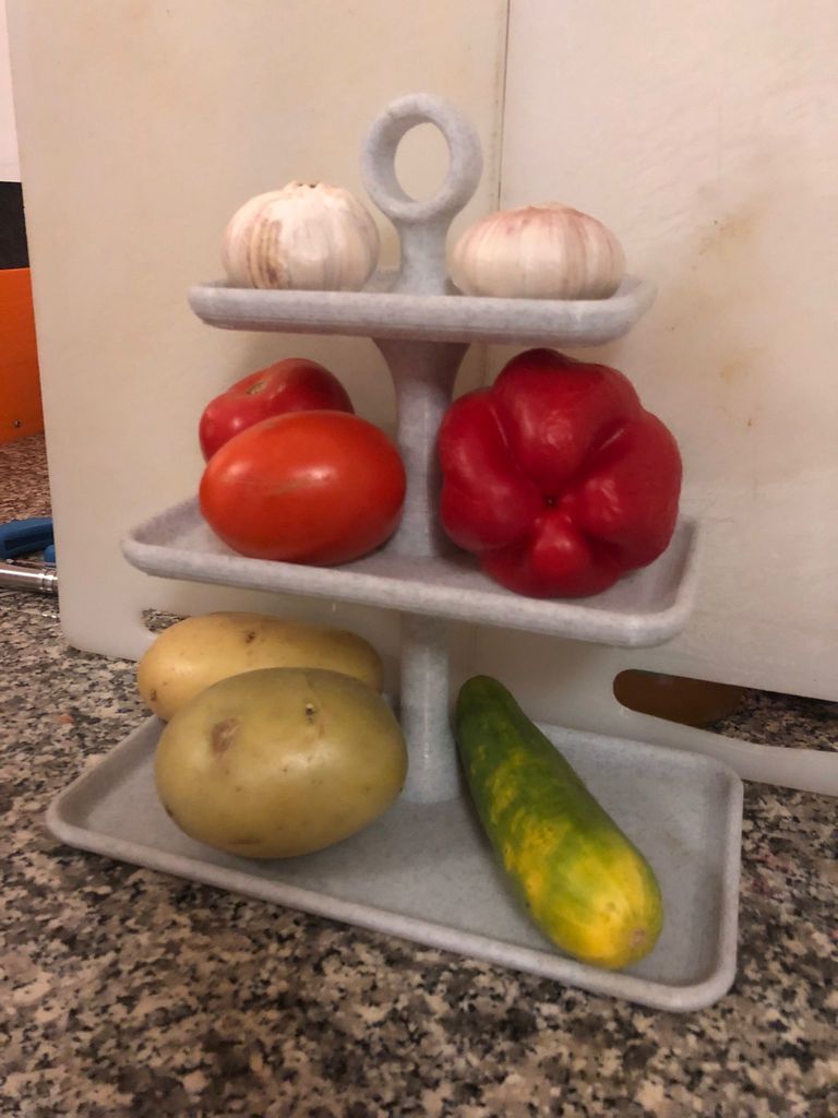 Držák na ovoce a zeleninu na kuchyňský stůl